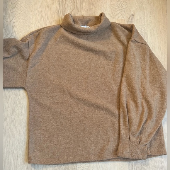 Perfect condition. Size small brown sweater with short turtleneck. - Picture 1 of 3